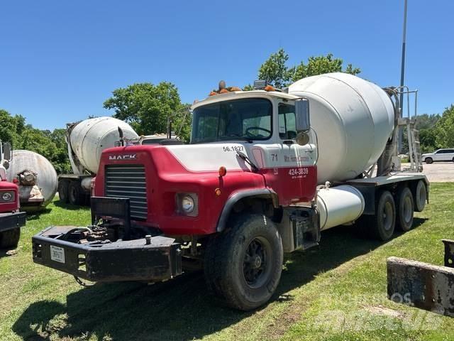 Mack DM600GK Вантажівки / спеціальні