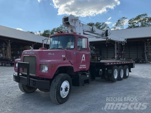 Mack DM686S Вантажівки / спеціальні