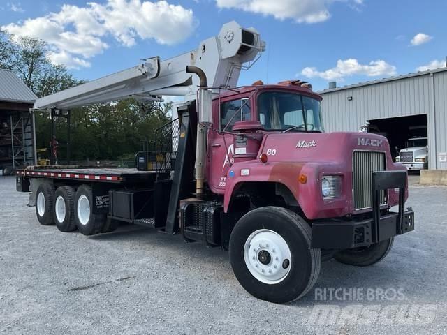 Mack DM686S Вантажівки / спеціальні