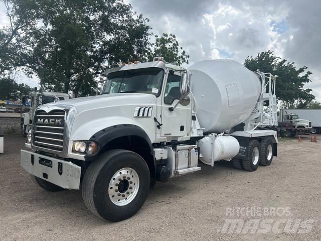 Mack GR64F Вантажівки / спеціальні