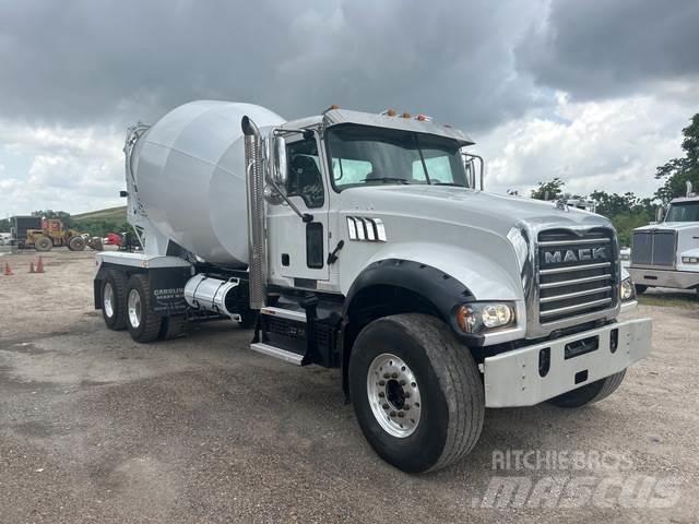 Mack GR64F Вантажівки / спеціальні