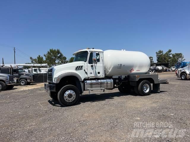 Mack GU432 Вантажівки-цистерни
