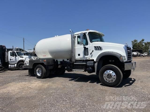 Mack GU432 Вантажівки-цистерни