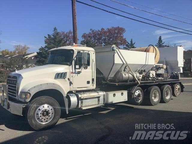 Mack GU713 Бетономішалки (Автобетонозмішувачі)