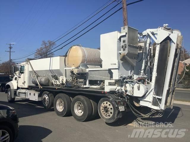 Mack GU713 Бетономішалки (Автобетонозмішувачі)