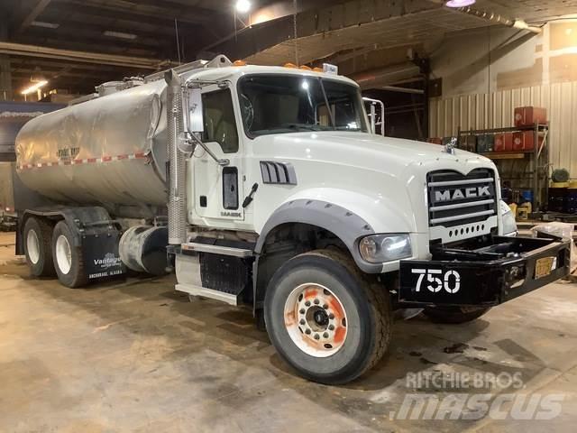 Mack GU713 Поливальні машини