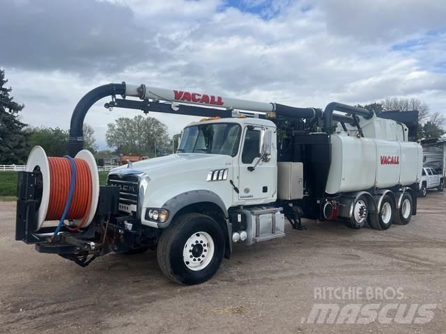 Mack GU713 Гусеничні екскаватори