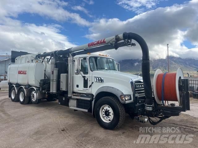 Mack GU713 Гусеничні екскаватори
