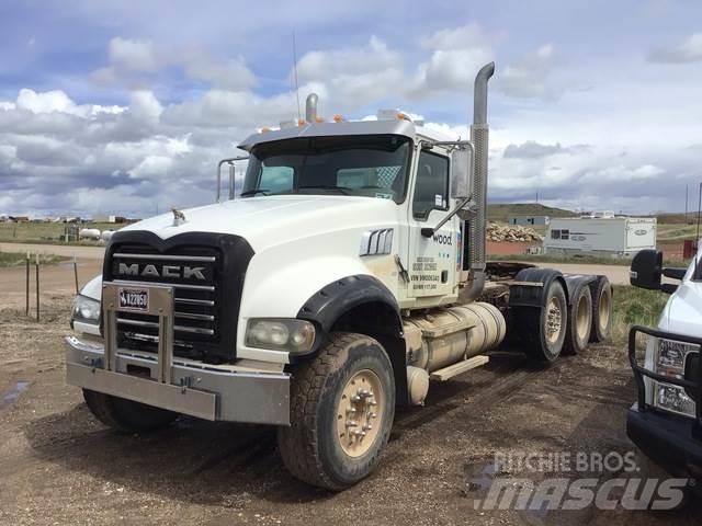 Mack GU713 Тягачі