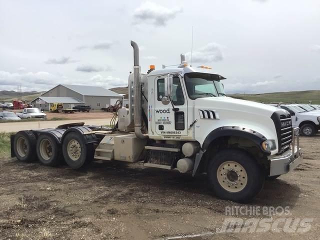 Mack GU713 Тягачі