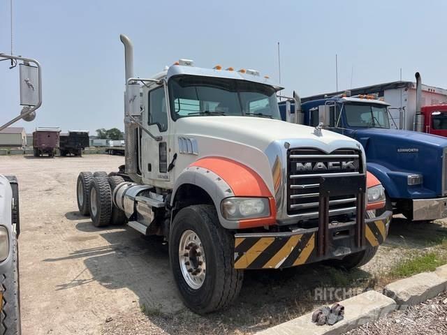 Mack GU713 Тягачі