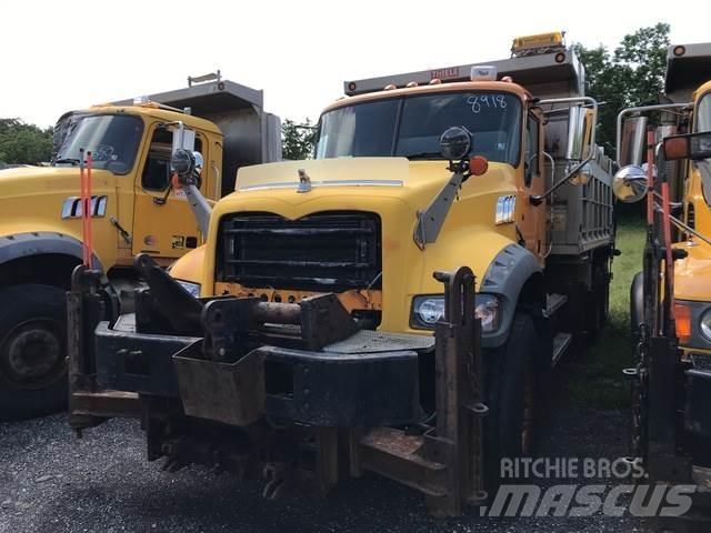 Mack GU713 Самоскиди