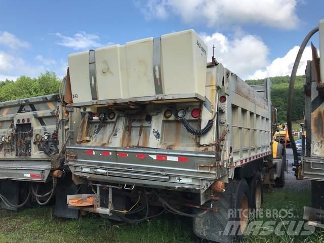 Mack GU713 Самоскиди
