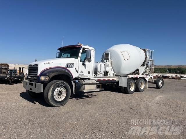 Mack GU713 Вантажівки / спеціальні