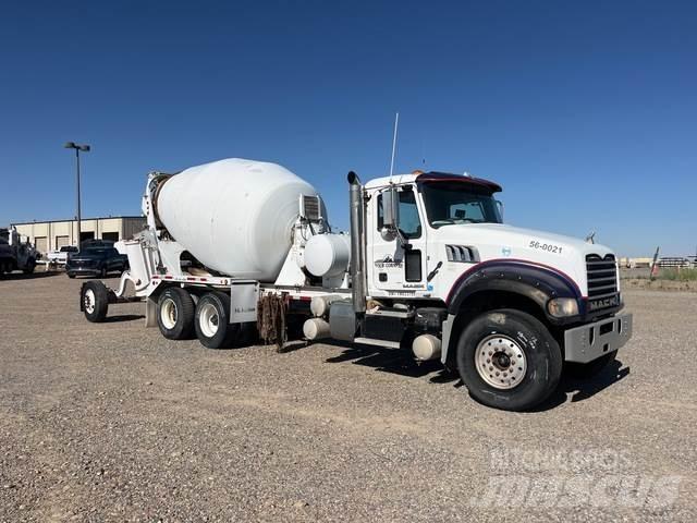 Mack GU713 Вантажівки / спеціальні