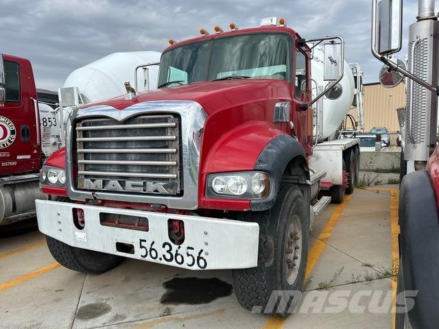Mack GU713 Вантажівки / спеціальні