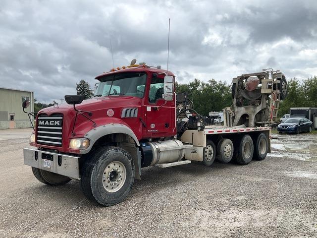 Mack GU713 Вантажівки / спеціальні