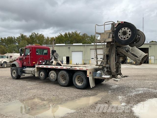 Mack GU713 Вантажівки / спеціальні