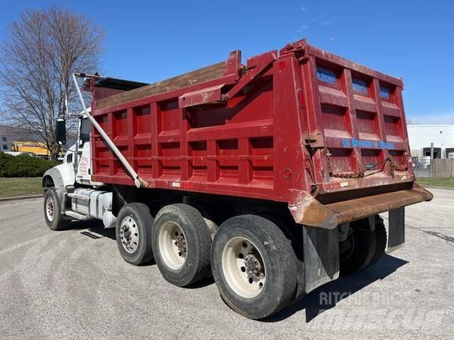 Mack GU714 Самоскиди