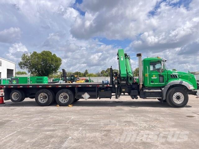 Mack GU813 Вантажівки / спеціальні