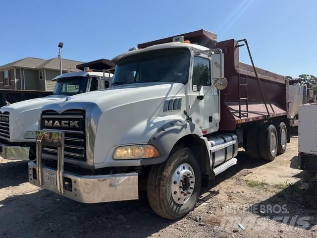 Mack GU813 Самоскиди