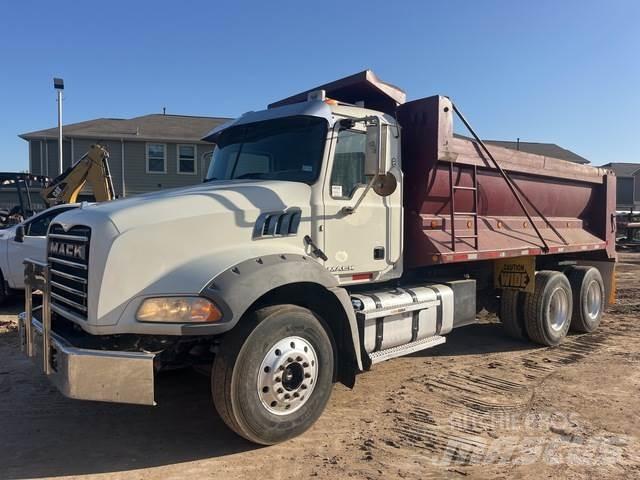 Mack GU813 Самоскиди