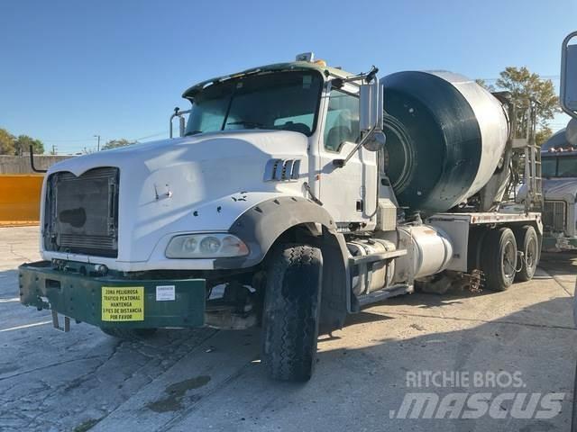 Mack GU813 Вантажівки / спеціальні