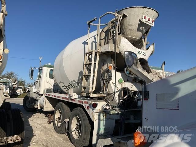 Mack GU813 Вантажівки / спеціальні