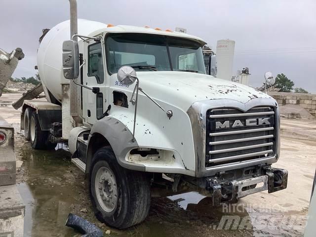 Mack GU813 Вантажівки / спеціальні