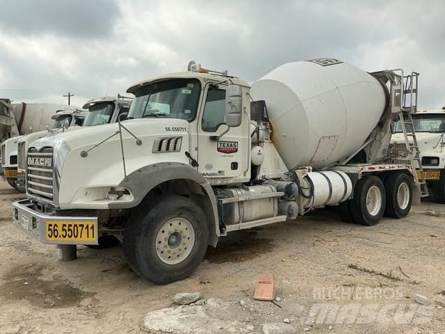 Mack GU813 Вантажівки / спеціальні