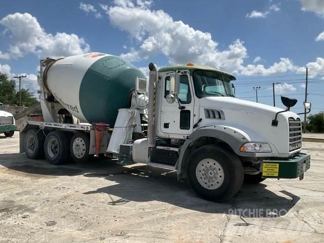 Mack GU813 Вантажівки / спеціальні