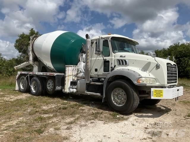 Mack GU813 Вантажівки / спеціальні