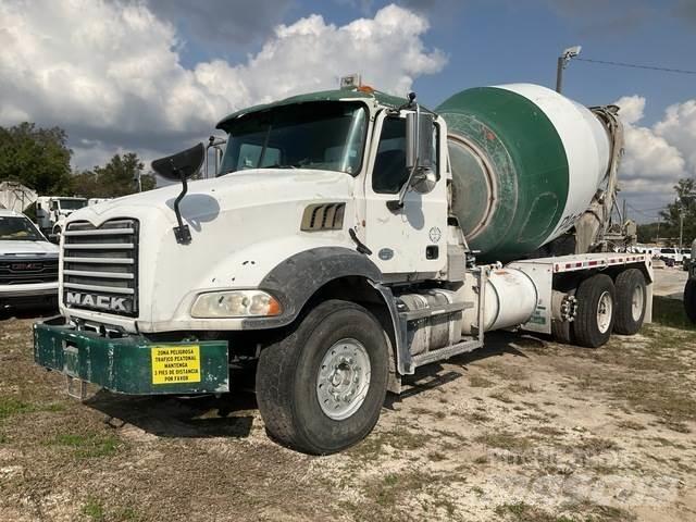 Mack GU813 Вантажівки / спеціальні