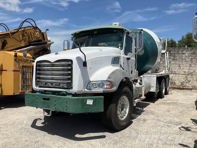 Mack GU813 Вантажівки / спеціальні