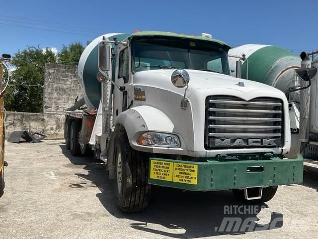 Mack GU813 Вантажівки / спеціальні