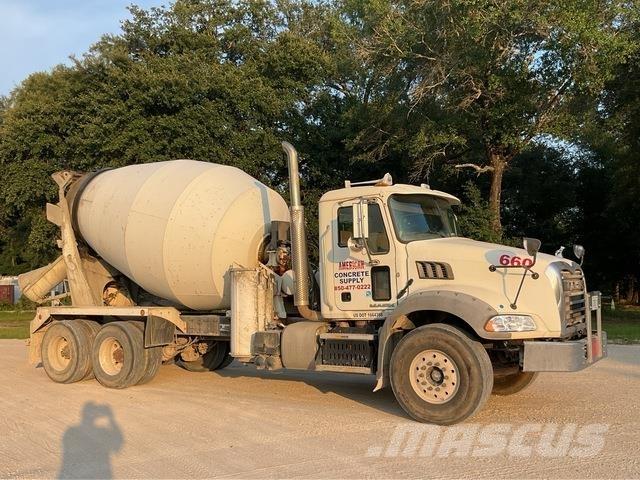 Mack GU813 Вантажівки / спеціальні