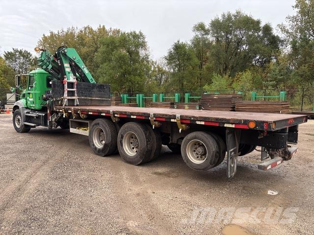 Mack GU813 Вантажівки / спеціальні