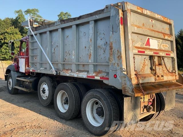 Mack GU813 Самоскиди