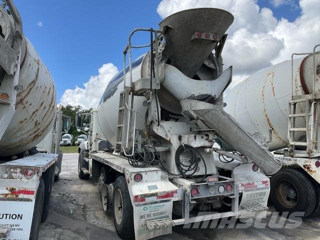 Mack GU813 Вантажівки / спеціальні