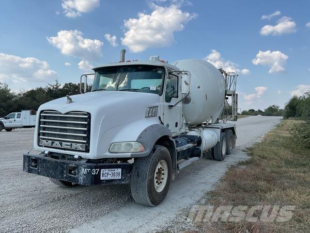 Mack GU813 Вантажівки / спеціальні
