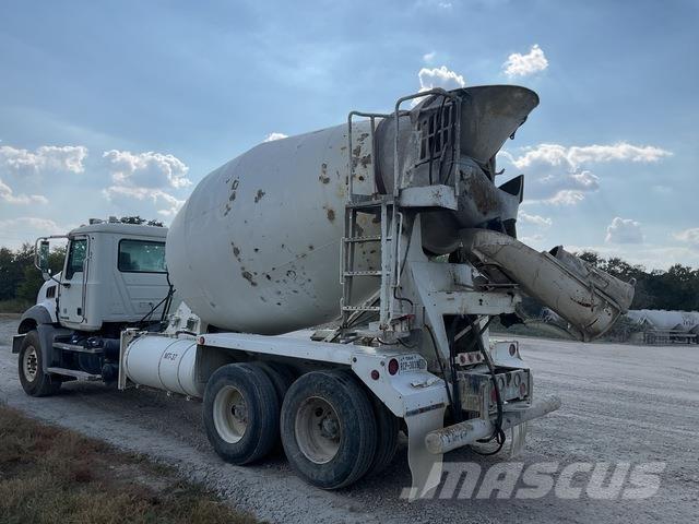 Mack GU813 Вантажівки / спеціальні