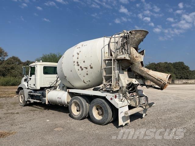 Mack GU813 Вантажівки / спеціальні