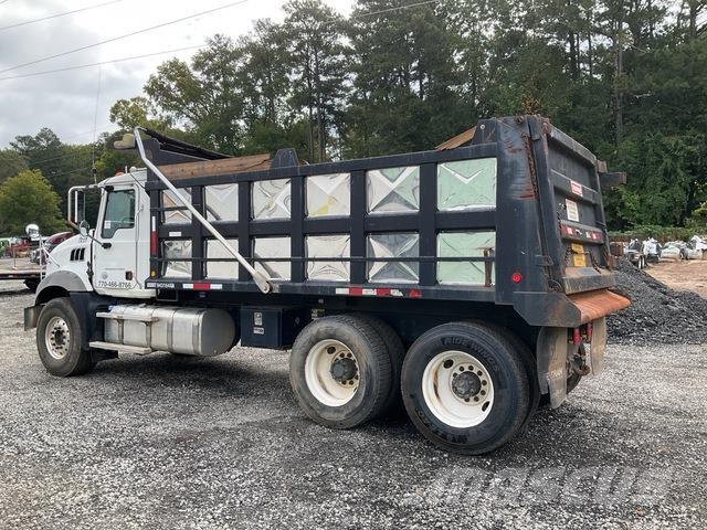 Mack GU813 Самоскиди