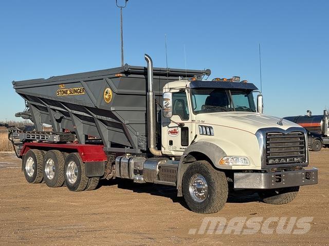 Mack GU814 Агрегати для відливання бетонних блоків