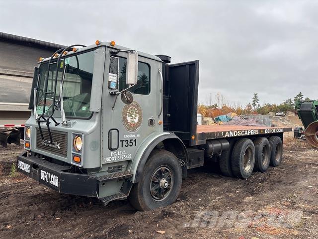 Mack MR611S Вантажівки-платформи/бокове розвантаження