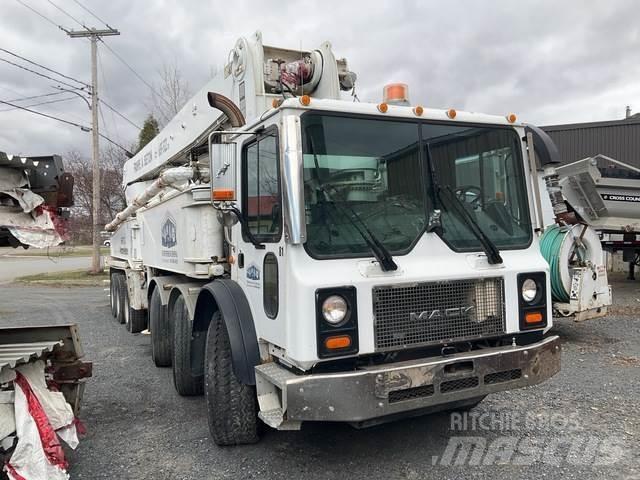 Mack MR688S Бетононасоси