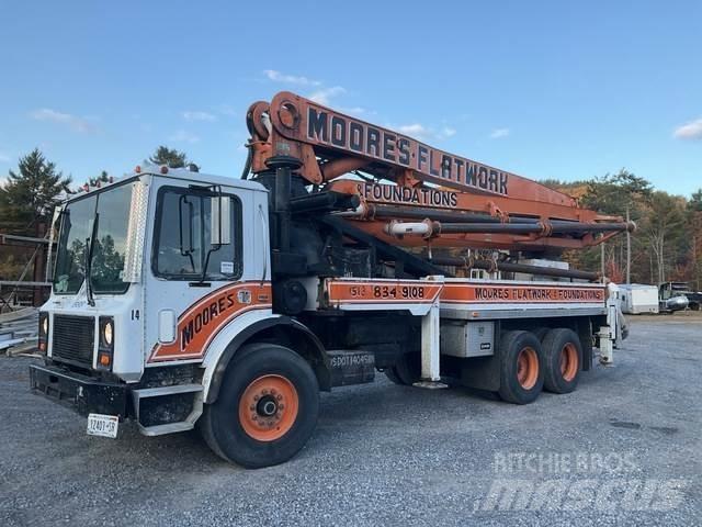 Mack MR688S Бетононасоси