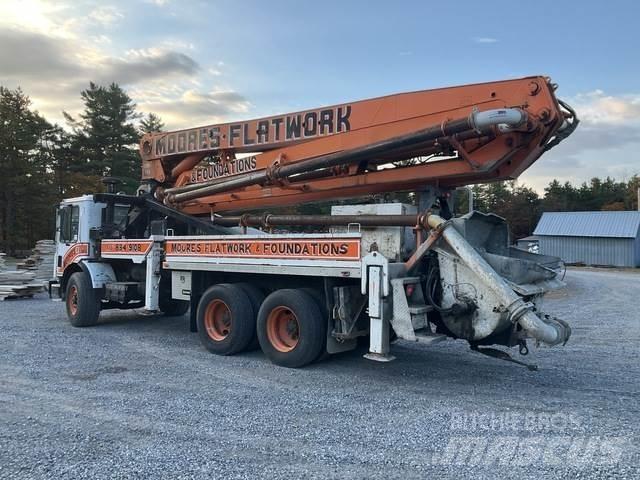 Mack MR688S Бетононасоси