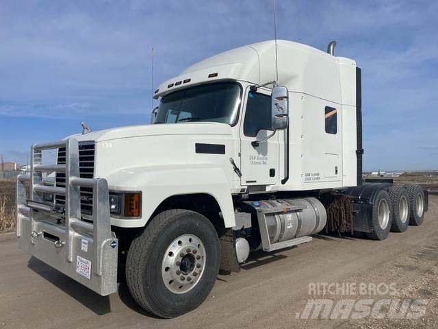 Mack PI86T Тягачі
