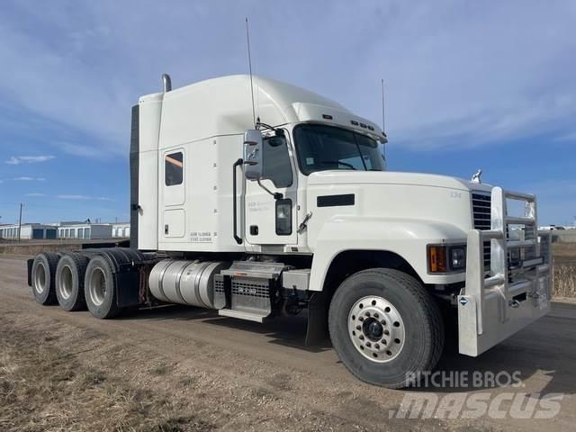 Mack PI86T Тягачі
